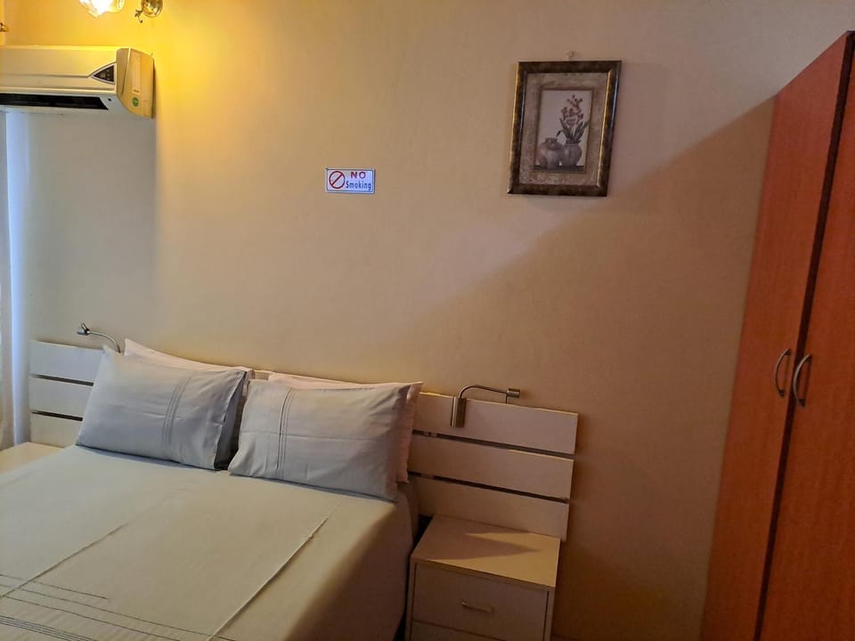 Iqhayiya Guest House Bed and Breakfast in Durban