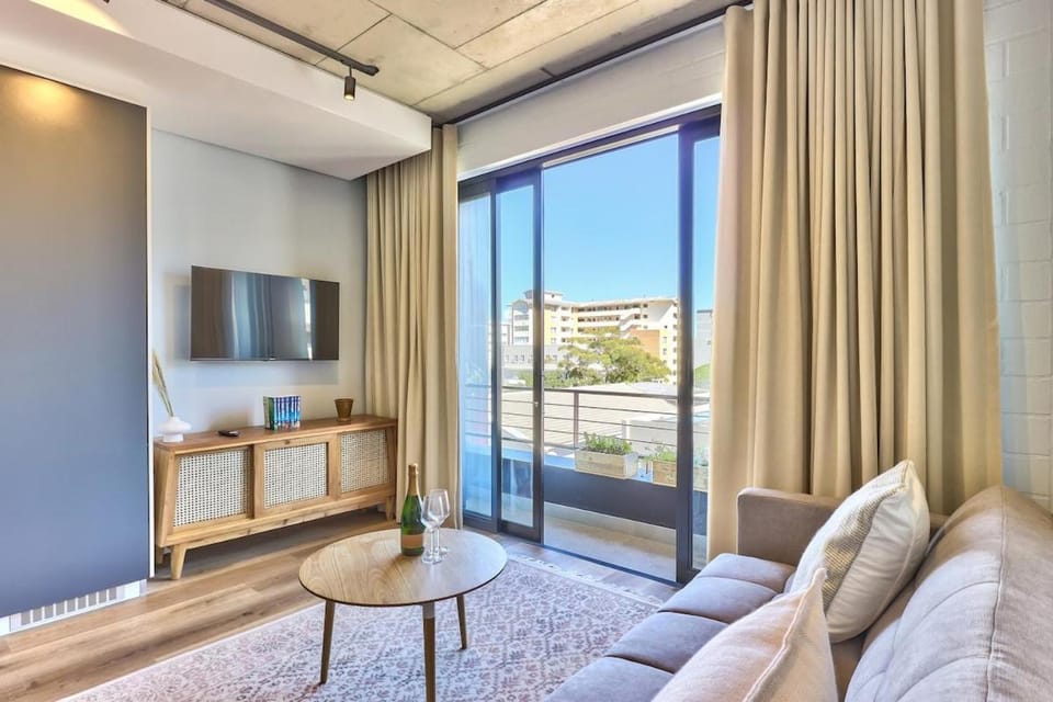 Secure studio, Sea Point Gem near promenade! Apartment in Sea Point
