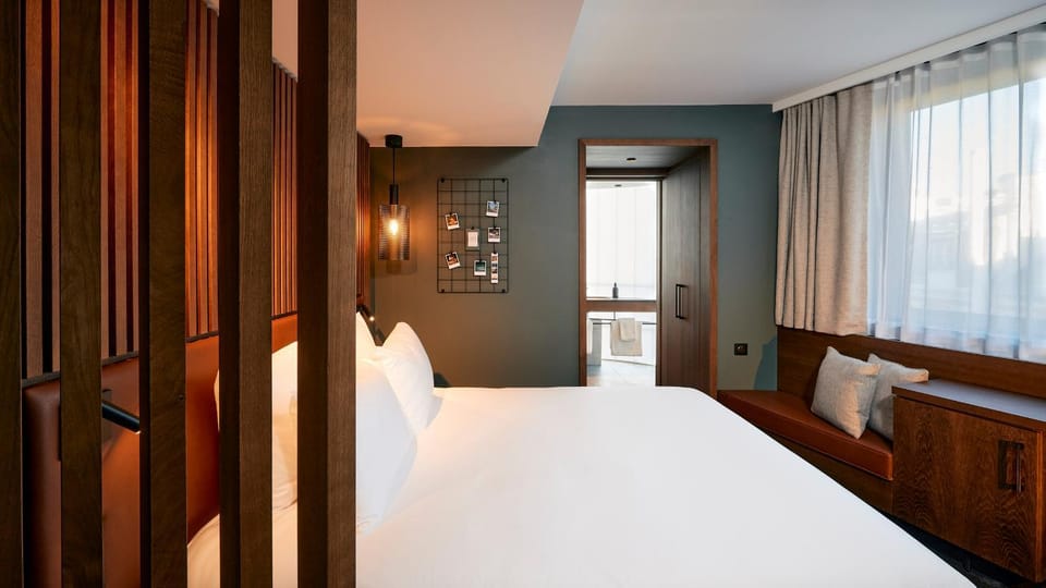 Bed, Photo of the whole room