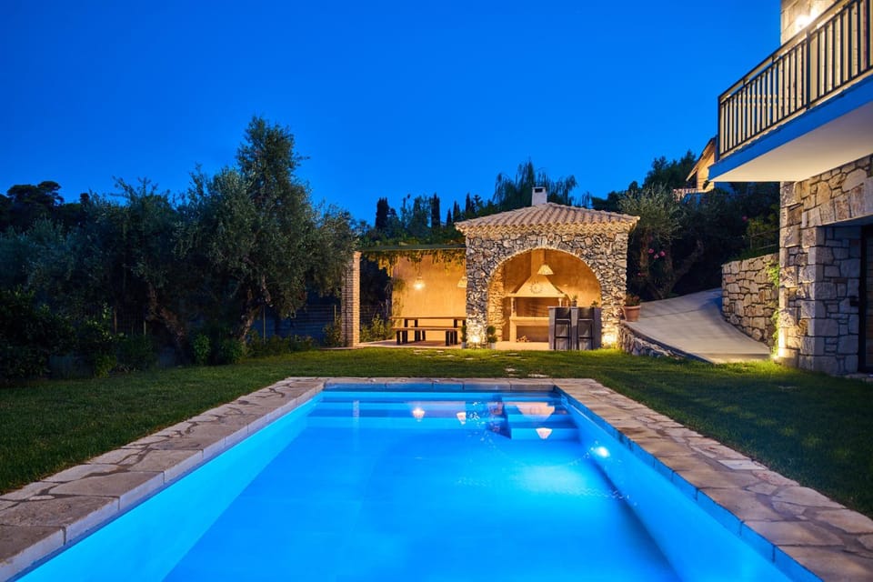 Property building, Garden, Swimming pool, Swimming pool