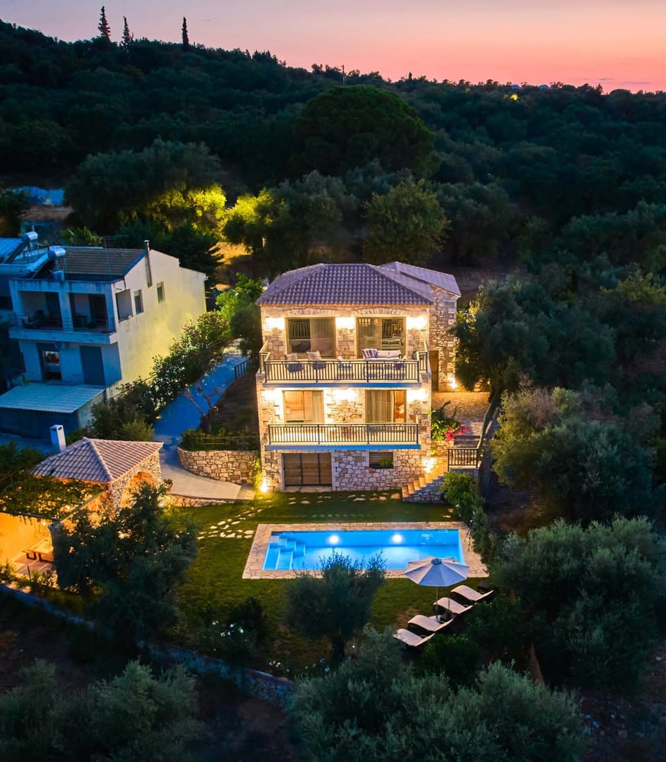 Property building, Bird's eye view, Pool view, Swimming pool