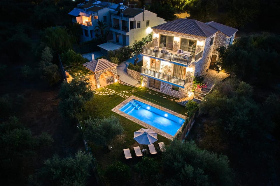Bird's eye view, Pool view