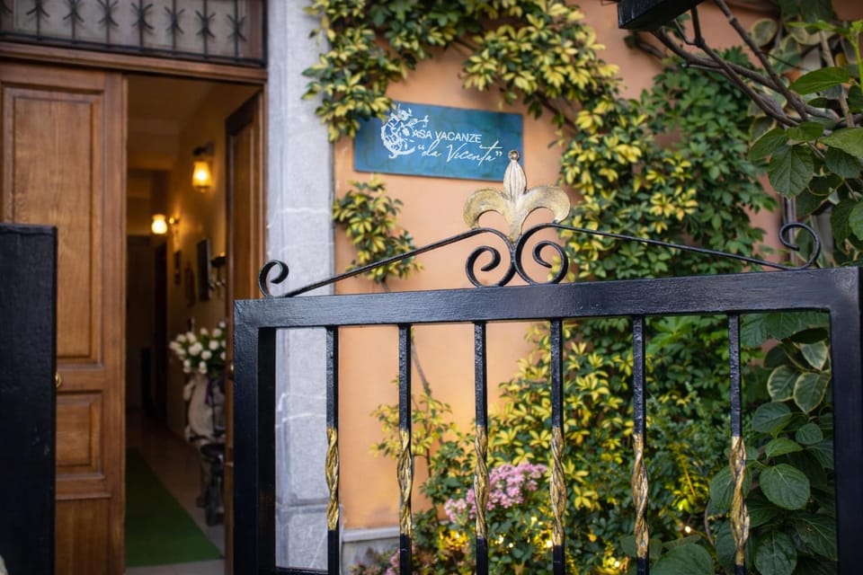 Facade/entrance, Day, Street view