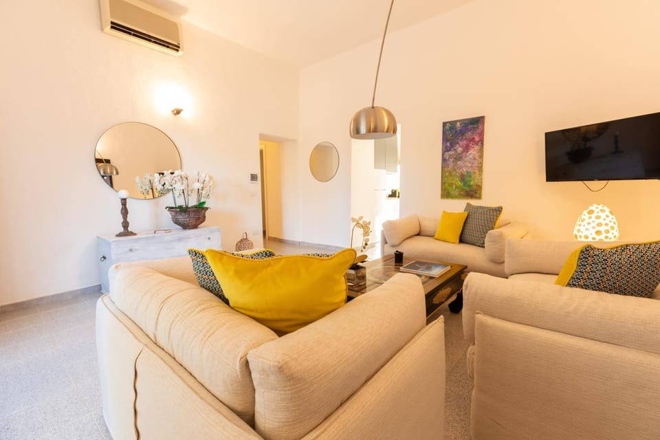 Living room, Seating area, air conditioner