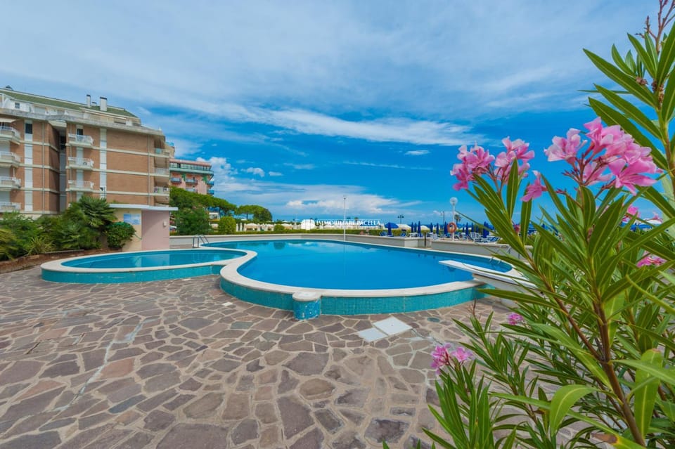 Property building, Swimming pool