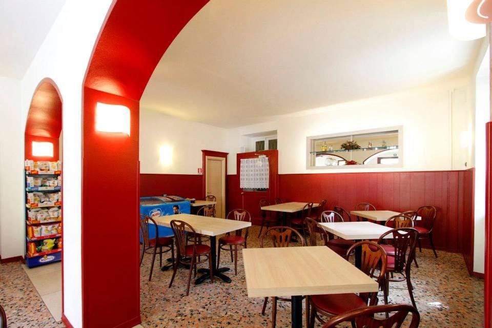 Albergo Maccagno Bed and Breakfast in Canton of Ticino