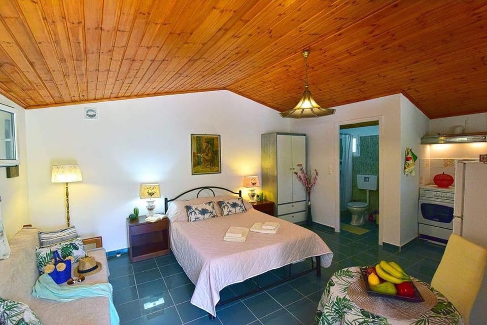 Bed, Bathroom, Photo of the whole room, Bedroom