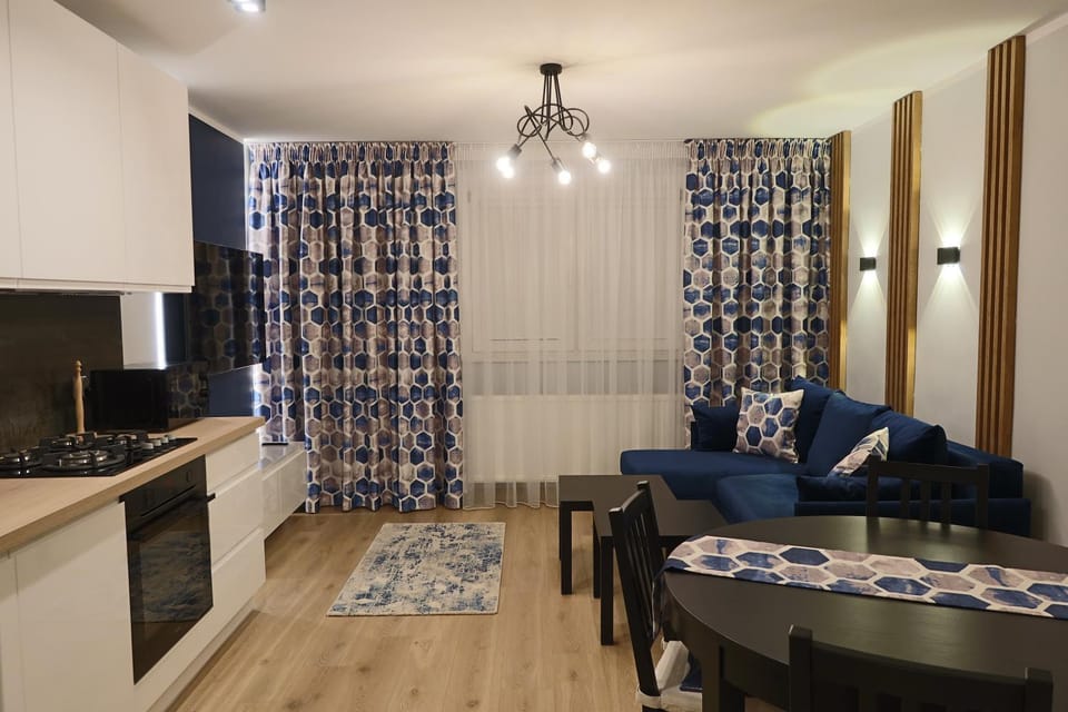 TV and multimedia, Kitchen or kitchenette, Living room, Seating area, Dining area