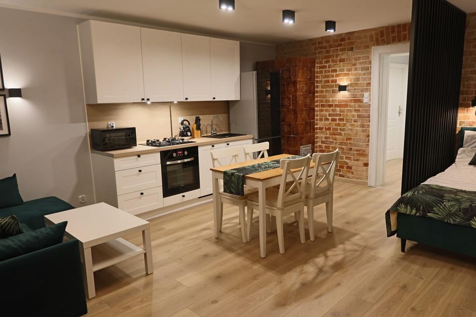 Kitchen or kitchenette, Living room, Seating area, Dining area