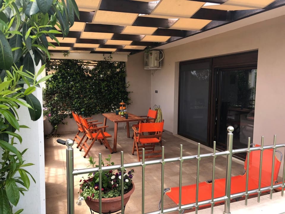 Patio, Facade/entrance, Balcony/Terrace