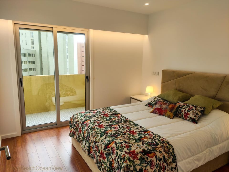 Bed, View (from property/room), Balcony/Terrace, Photo of the whole room, Bedroom, City view, Garden view, Sea view