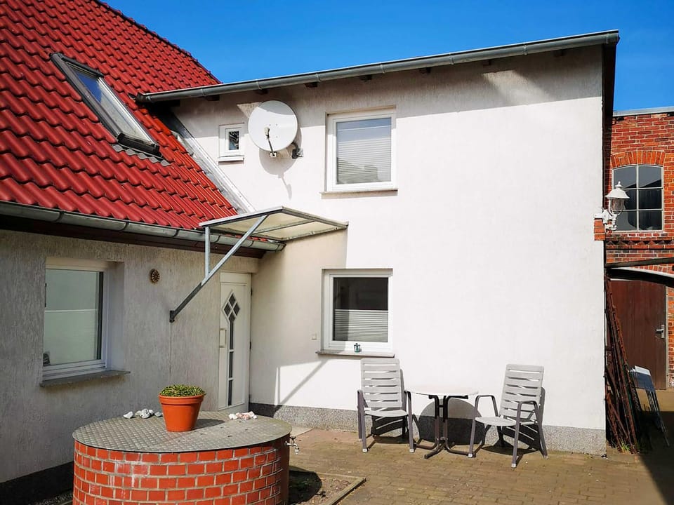 Property building, Facade/entrance, Seating area