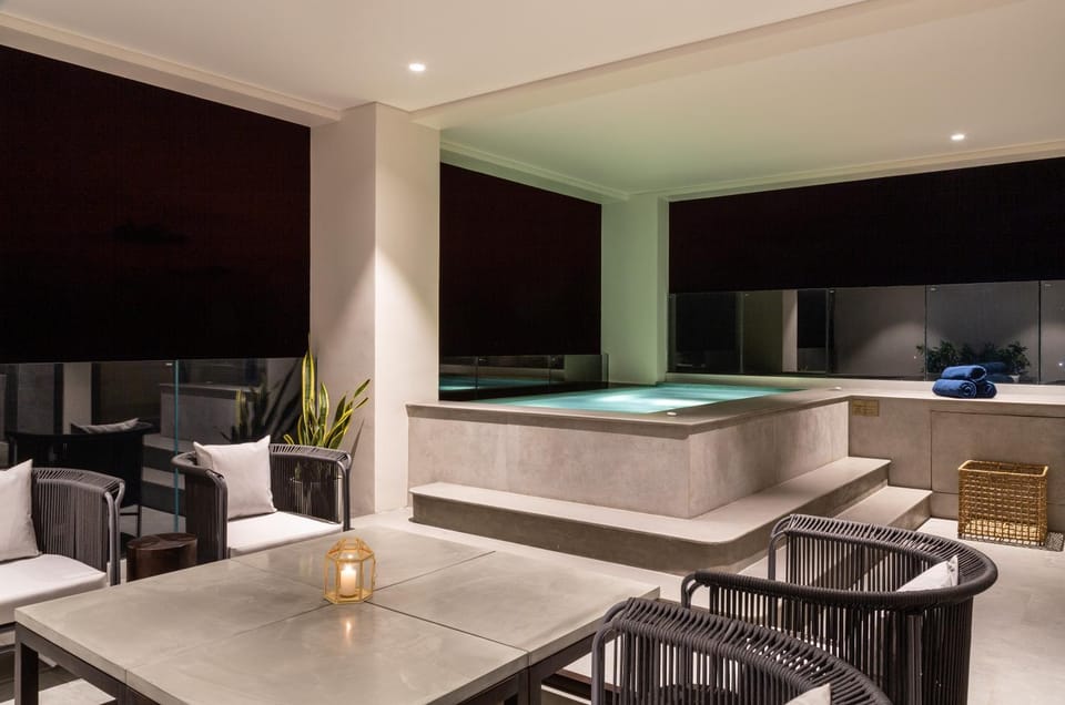 Dining area, Swimming pool