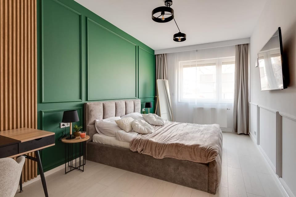 Bed, TV and multimedia, Photo of the whole room, Bedroom