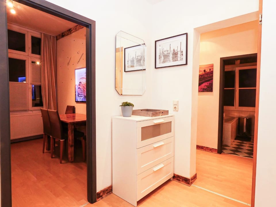 Kitchen or kitchenette, Seating area