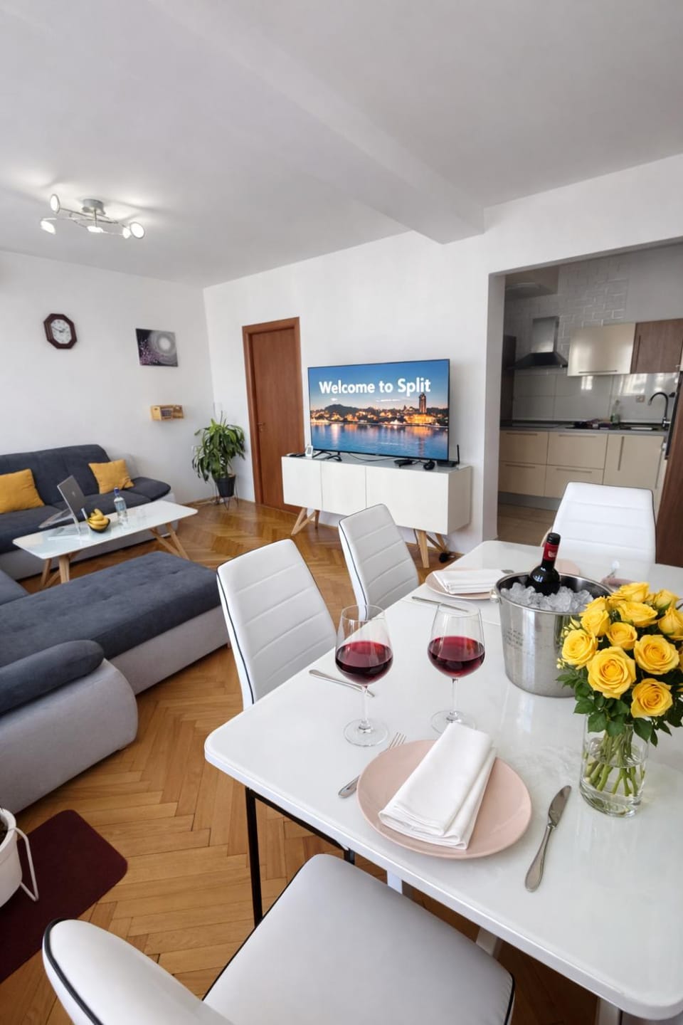 Living room, Dining area