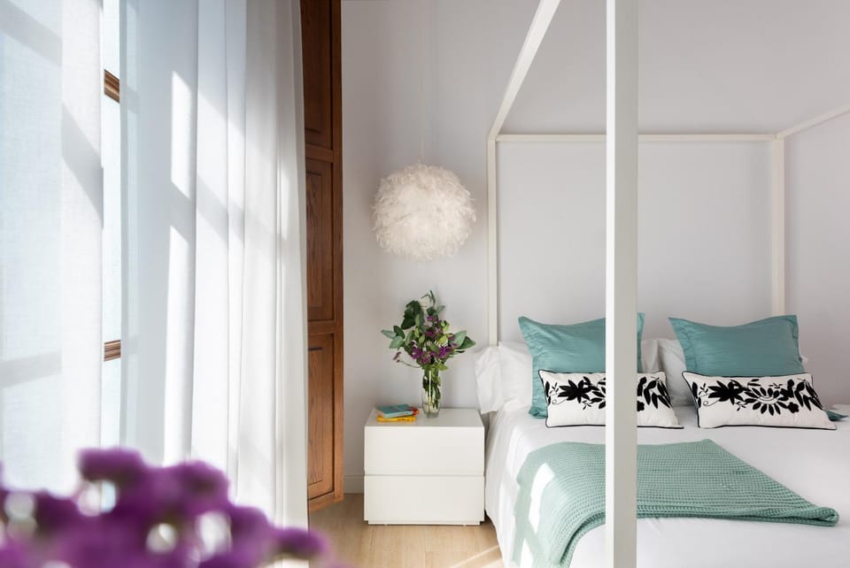 TV and multimedia, Balcony/Terrace, Bedroom, Landmark view, internet, air conditioner