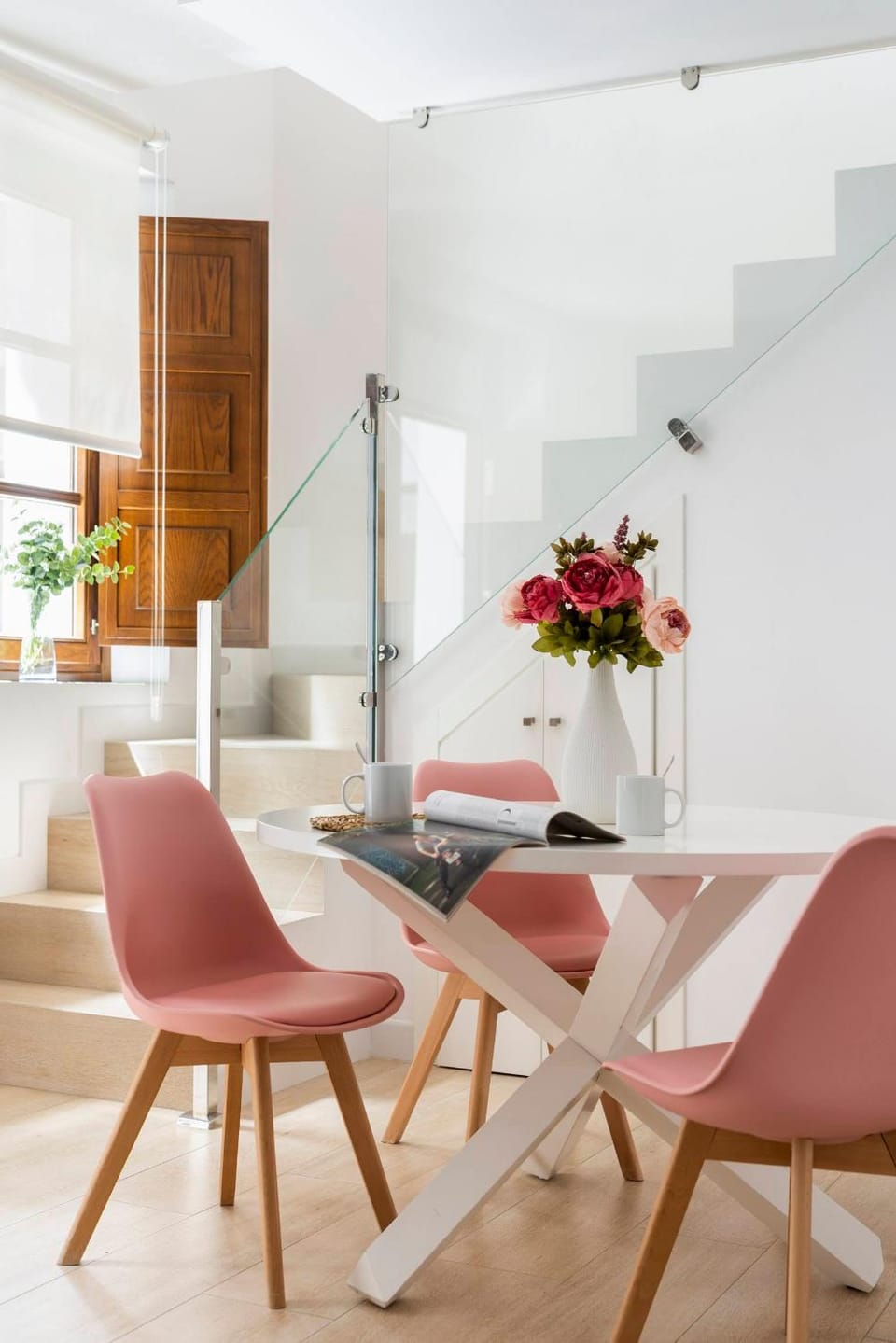 Seating area, Dining area, internet, air conditioner
