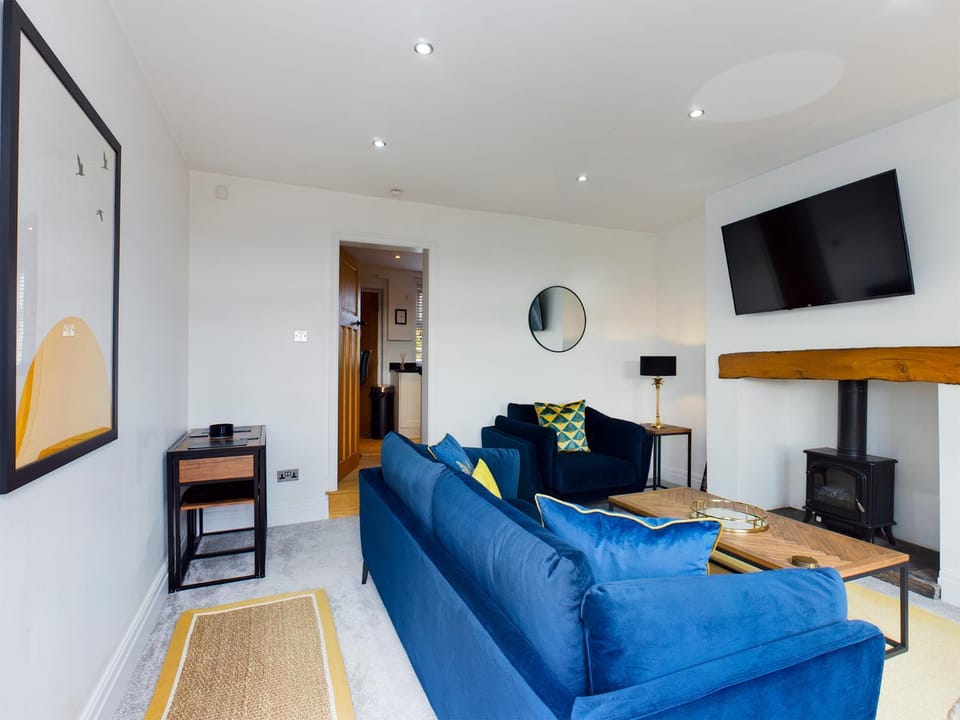 Communal lounge/ TV room, TV and multimedia, Living room, Lounge or bar, Photo of the whole room, Seating area