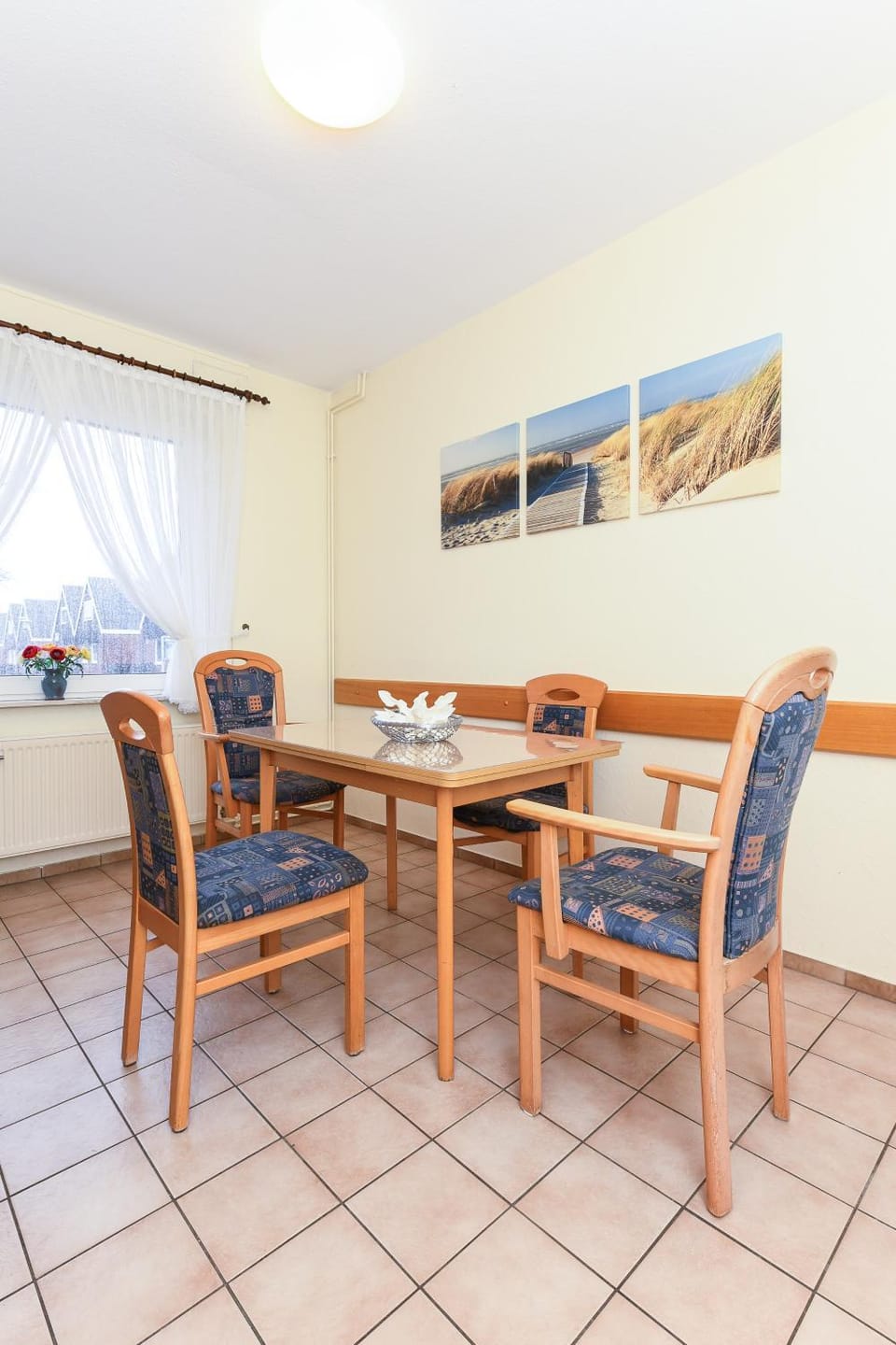 Dining area, kitchen