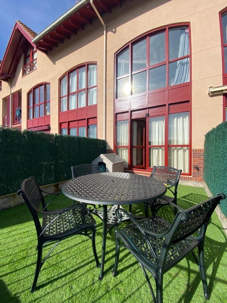 Apartamento en complejo residencial Rovacias Apartment in Western coast of Cantabria