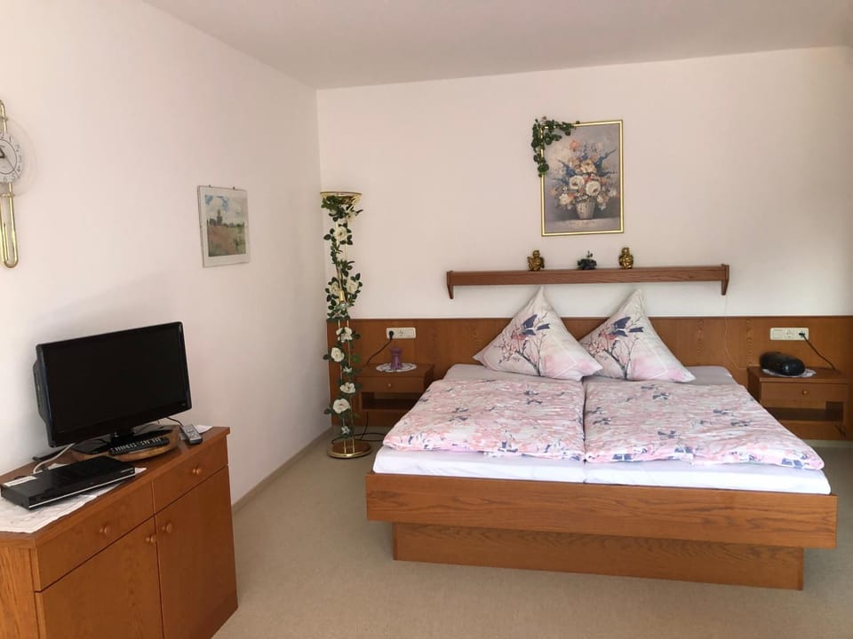 TV and multimedia, Bedroom