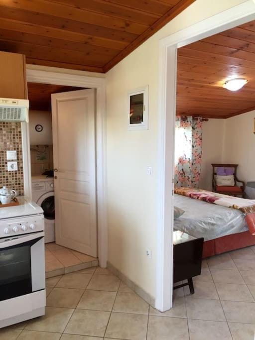 Bathroom, Bedroom, kitchen