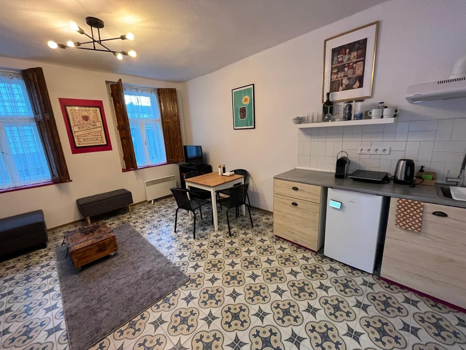 Coffee/tea facilities, Dining area
