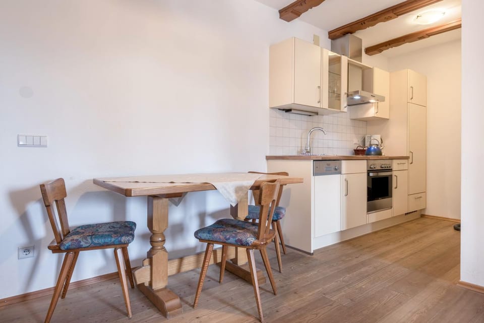 Property building, Kitchen or kitchenette, Living room