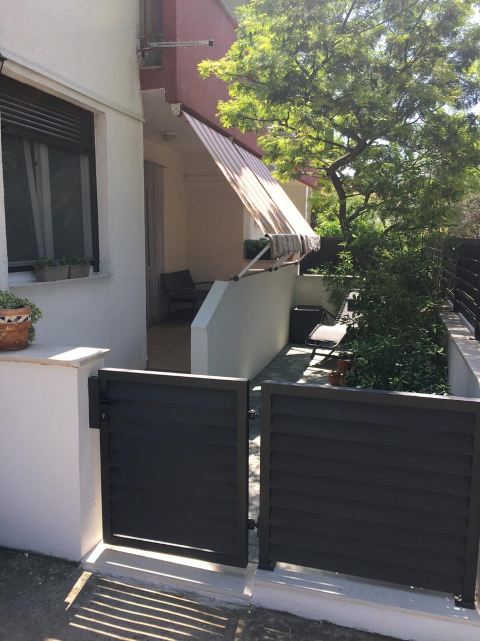 Property building, Facade/entrance, Balcony/Terrace