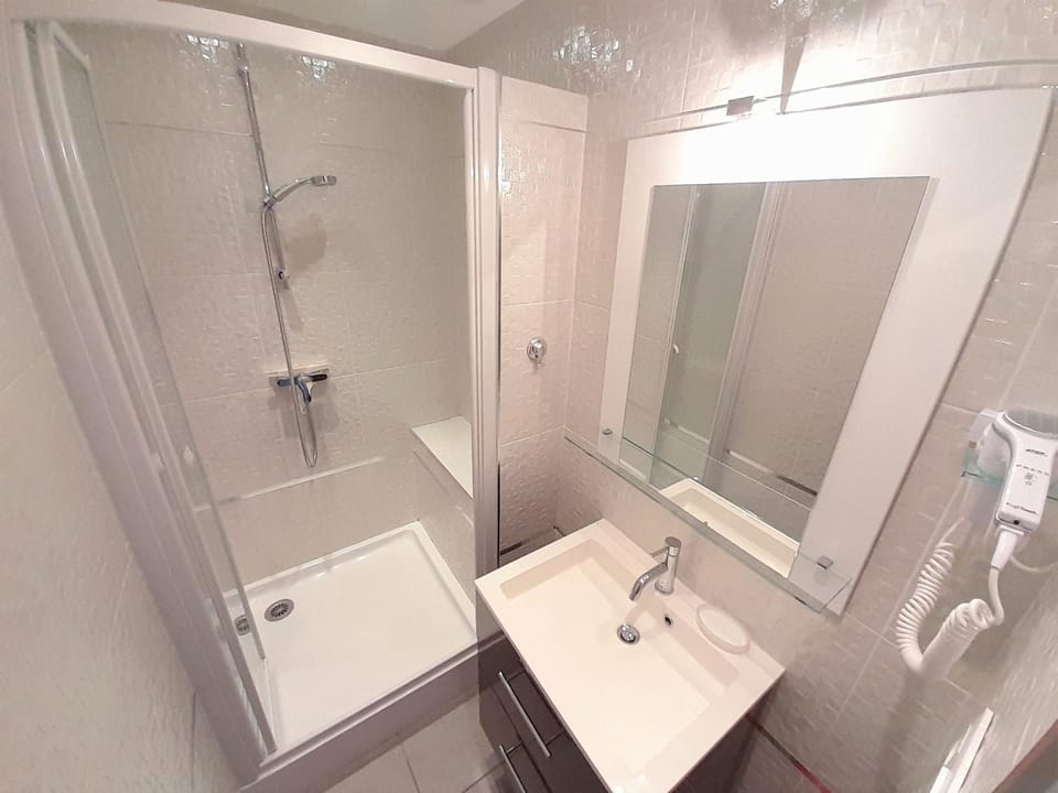 Shower, heating