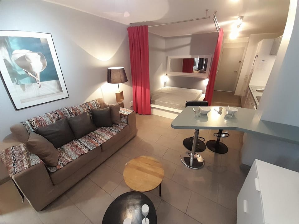 Bed, TV and multimedia, Kitchen or kitchenette, Living room, Photo of the whole room, Dining area, Bedroom