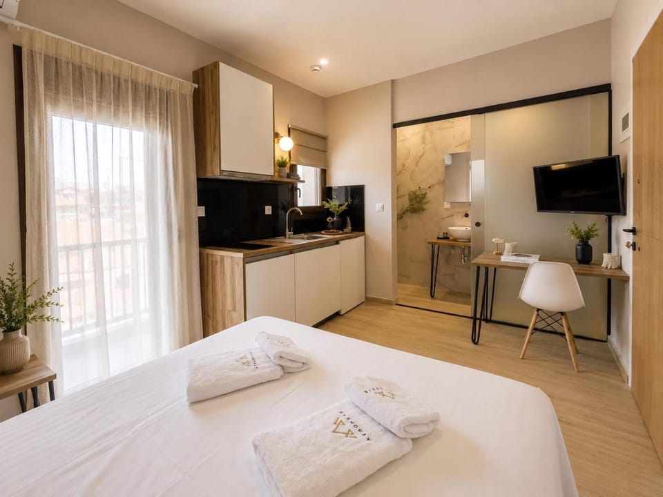 Bed, TV and multimedia, Coffee/tea facilities, Kitchen or kitchenette, Photo of the whole room, Bedroom, towels