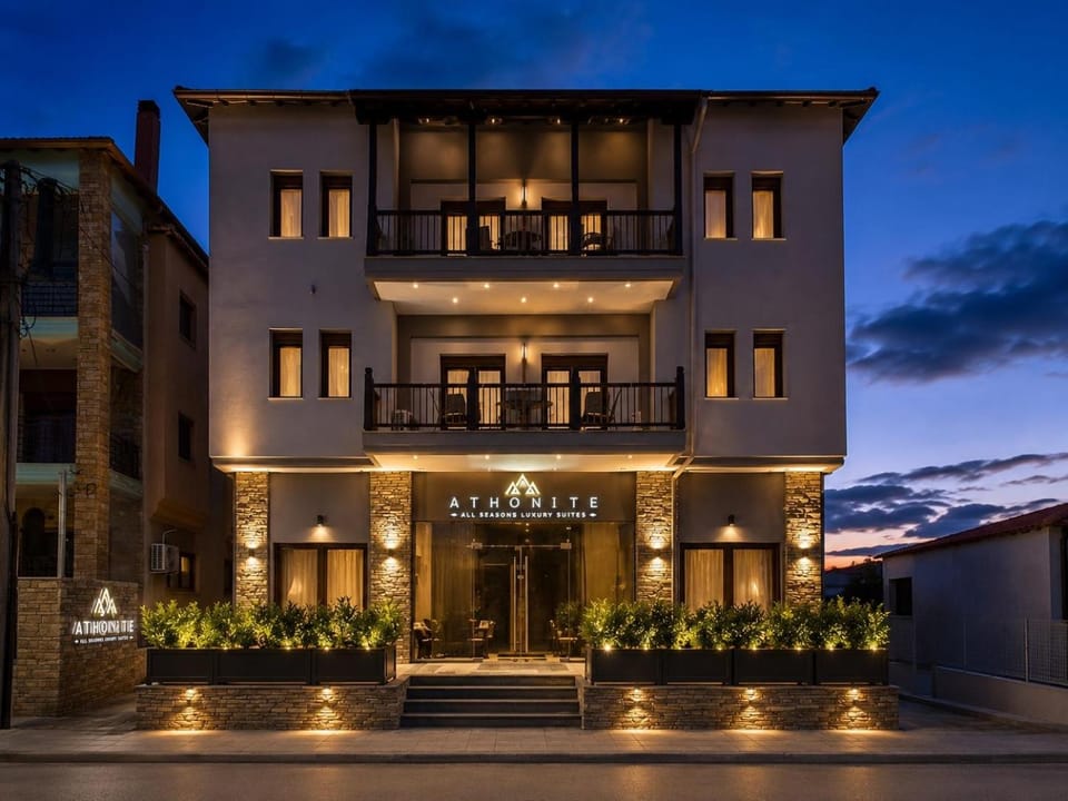 Property building, Facade/entrance, Night