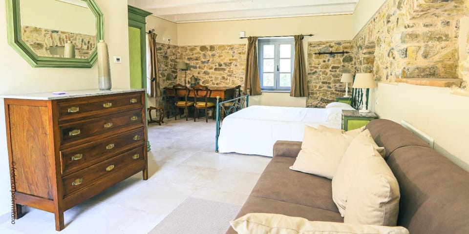 Agriturismo I Giunchi Farm Stay in Province of Massa and Carrara