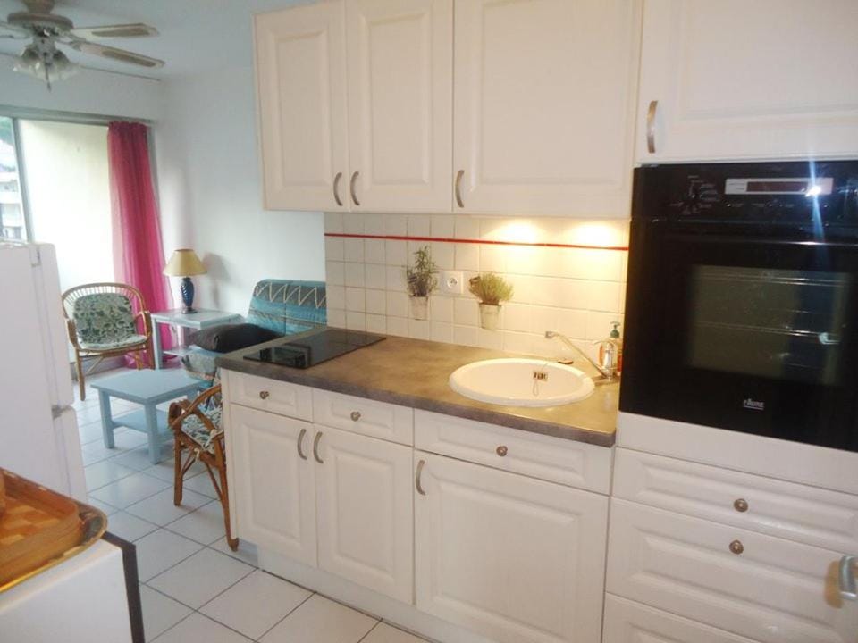 Appartement 2 pièces climatisé, 300m plages, piscine Apartment in Cavalaire-sur-Mer