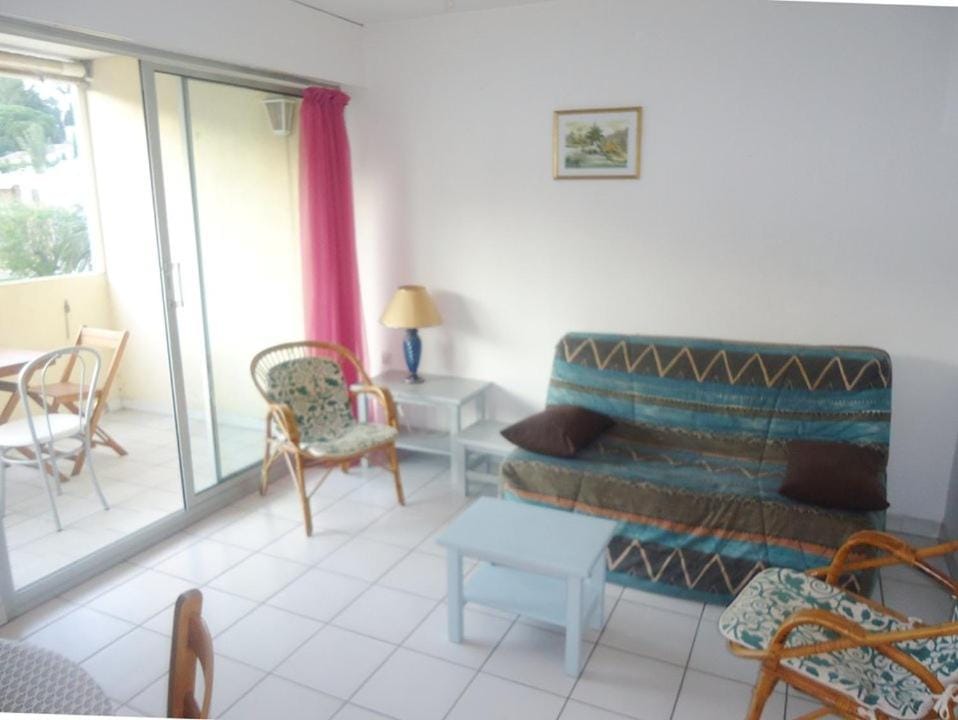 Appartement 2 pièces climatisé, 300m plages, piscine Apartment in Cavalaire-sur-Mer