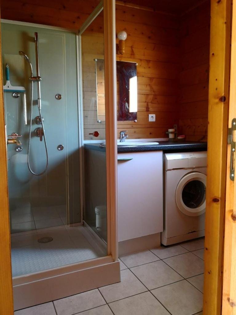 Kitchen or kitchenette, dryer