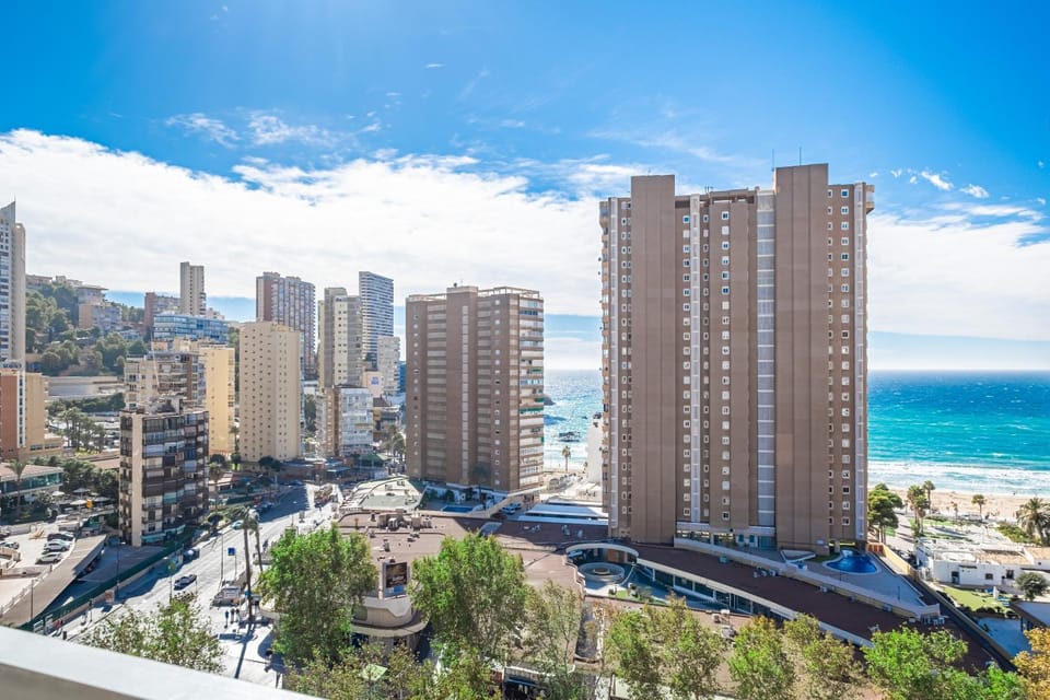 Day, Neighbourhood, Natural landscape, City view, Sea view, Street view, Location