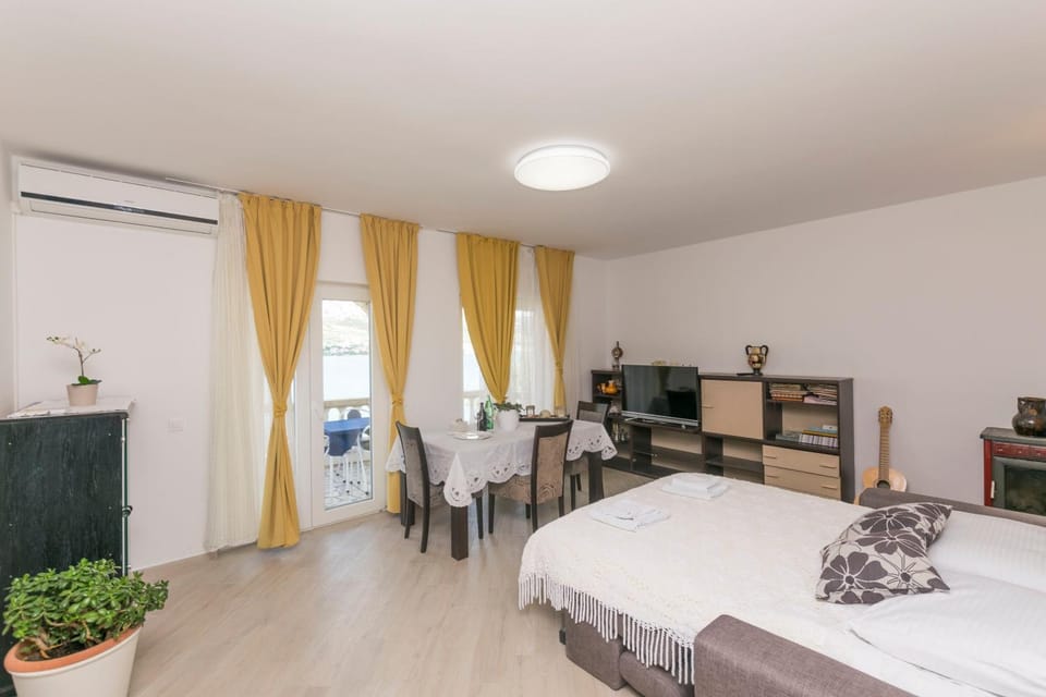TV and multimedia, Bedroom