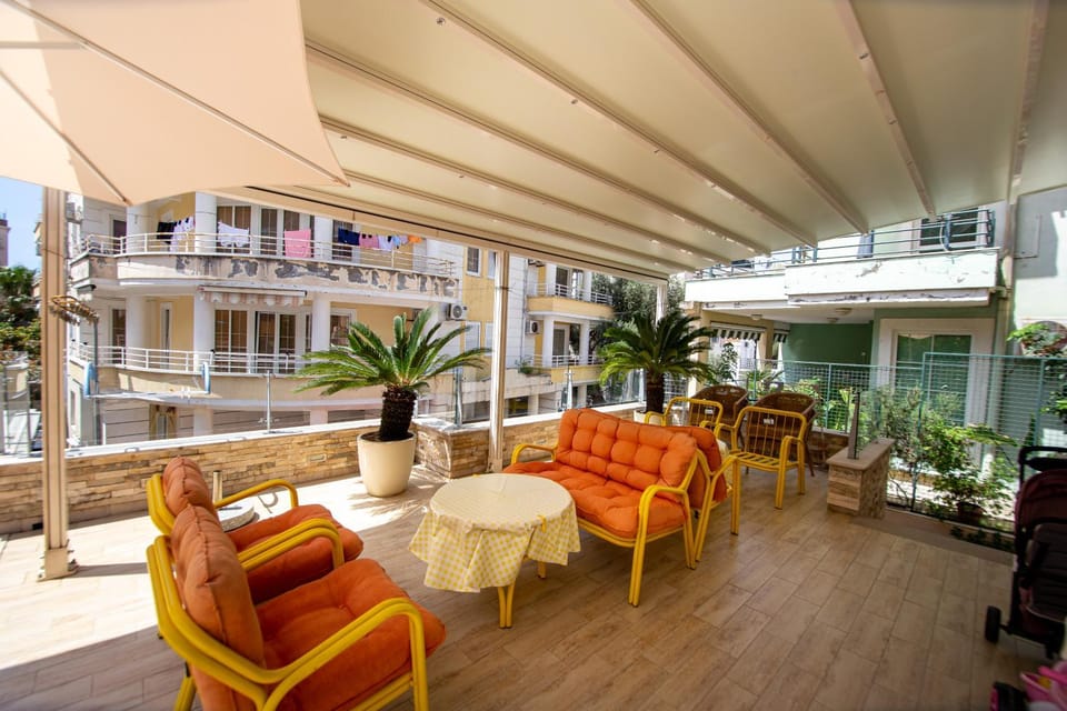 Property building, Day, Balcony/Terrace, Seating area