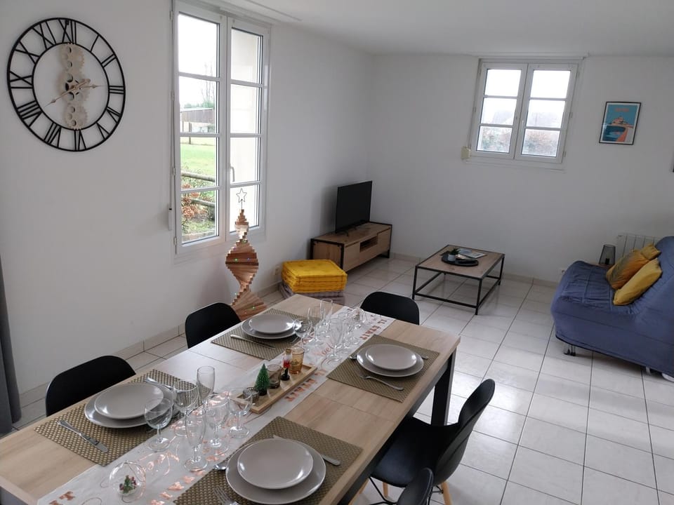 Living room, Dining area