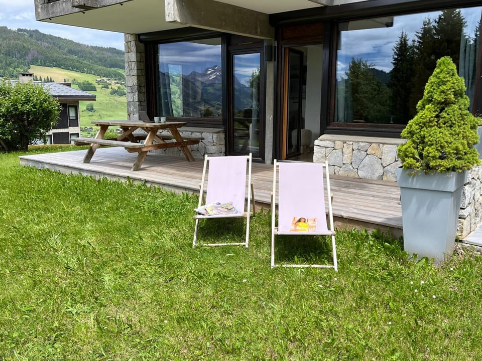 Patio, Garden, Garden view, sunbed