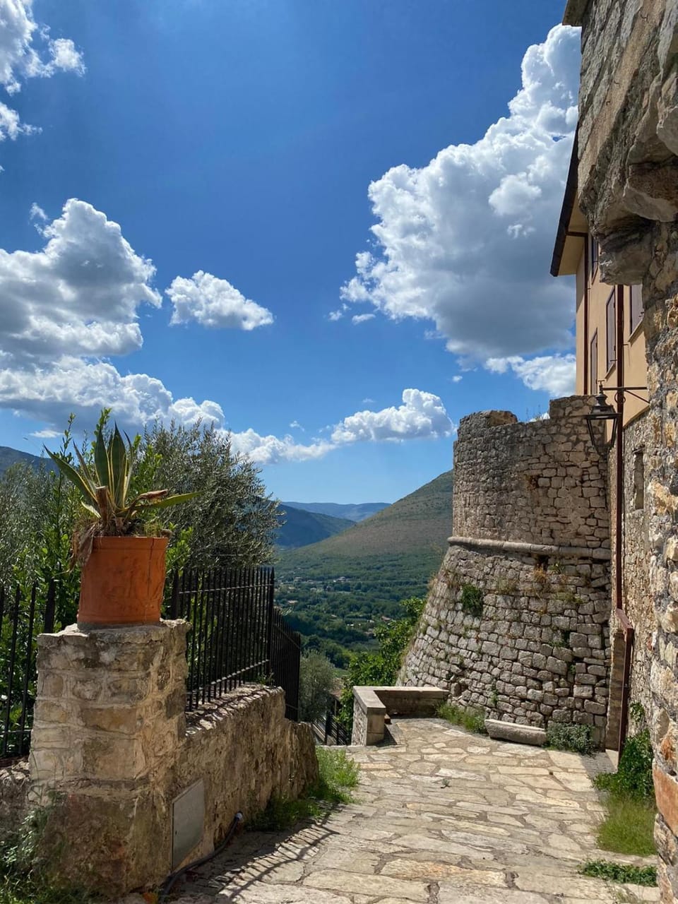 Nearby landmark, Day, Natural landscape, Landmark view, Mountain view