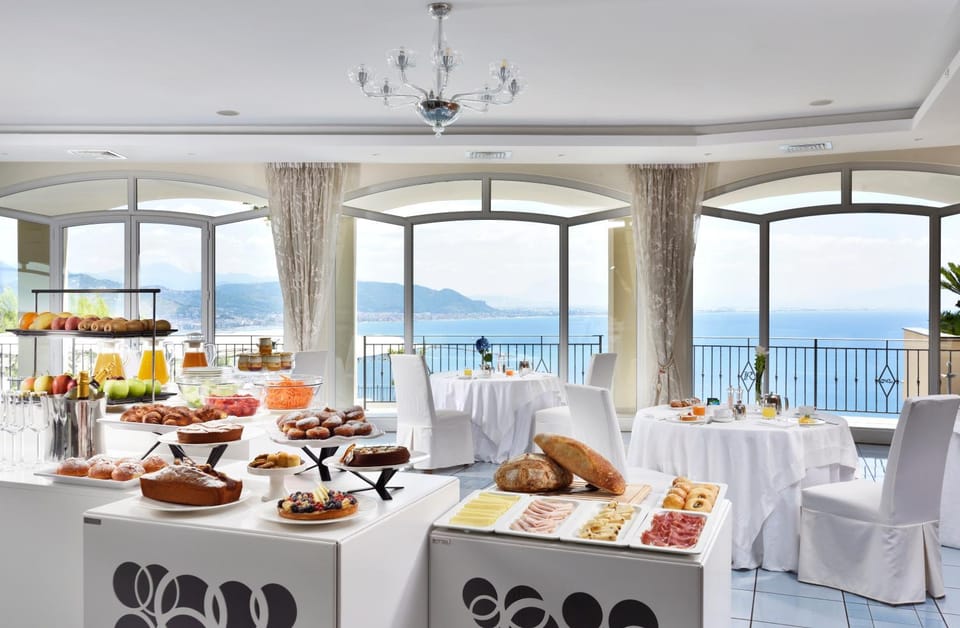 Breakfast, Buffet breakfast