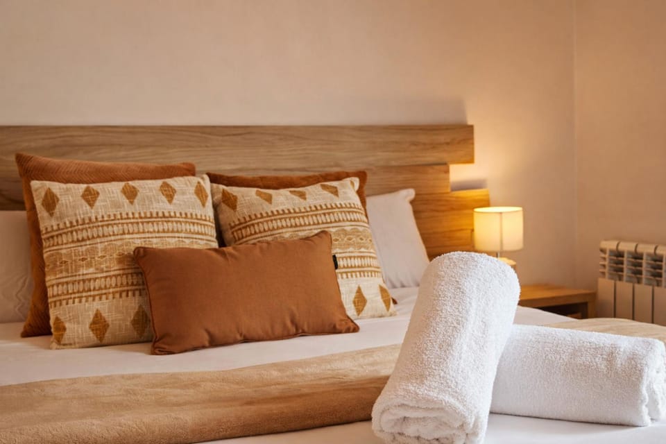 Bed, Photo of the whole room, Bedroom, towels