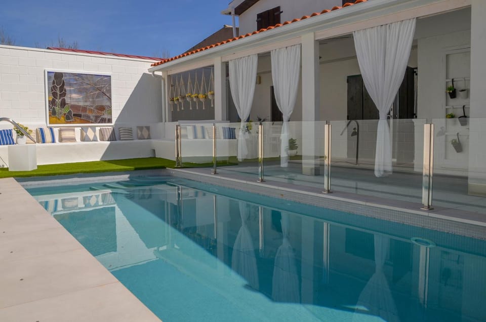 Property building, Swimming pool