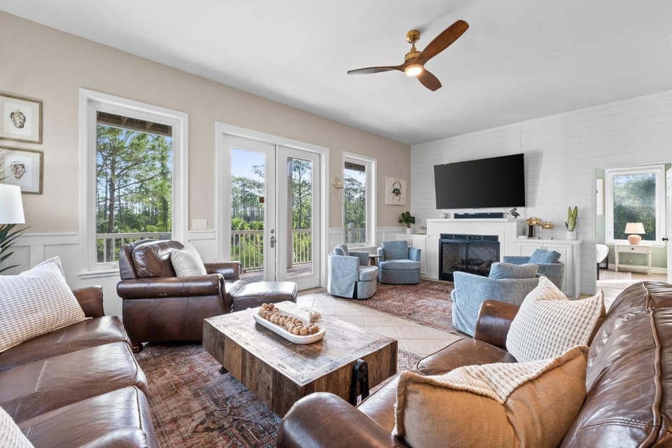 Communal lounge/ TV room, TV and multimedia, Living room, Evening entertainment