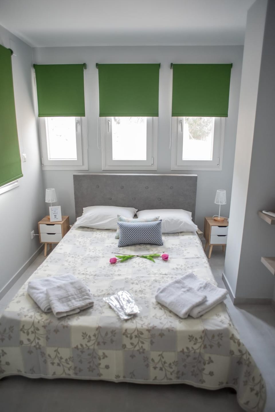 Bed, Bedroom, towels