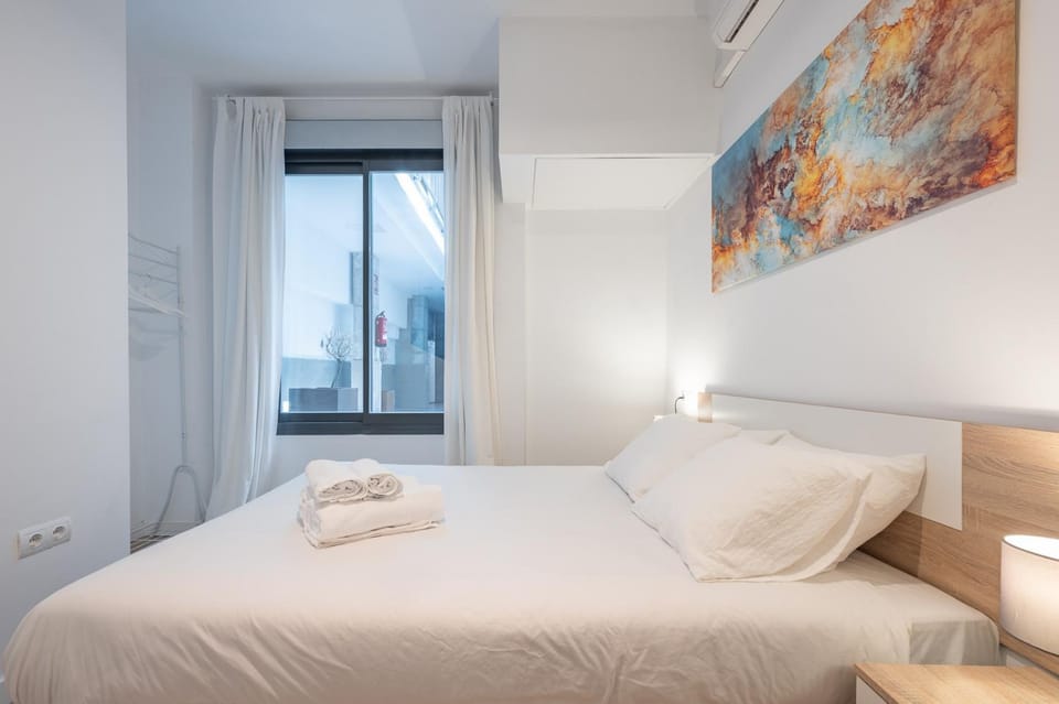Bed, Photo of the whole room, Bedroom